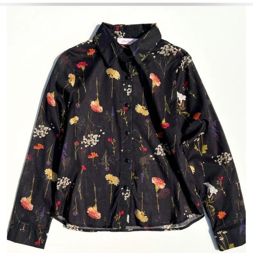 Lisa Says Gah Black Floral Button-Down Top